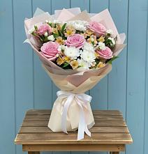 Букет цветов из:  Гвоздики, Орхидеи и Розы в Садовом Ставропольского края