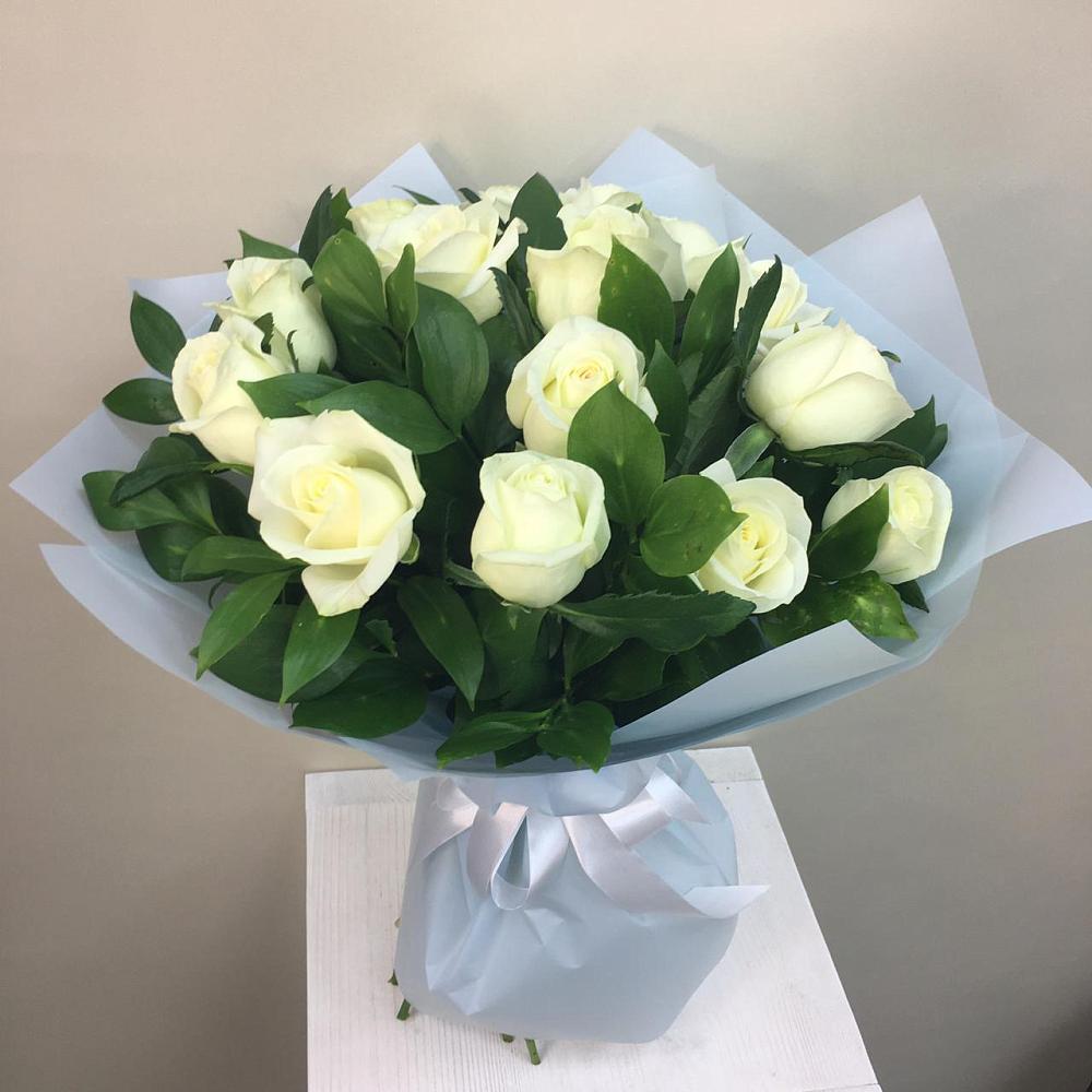 Букет 15 Белых роз Проуд в Садовом Ставропольского края