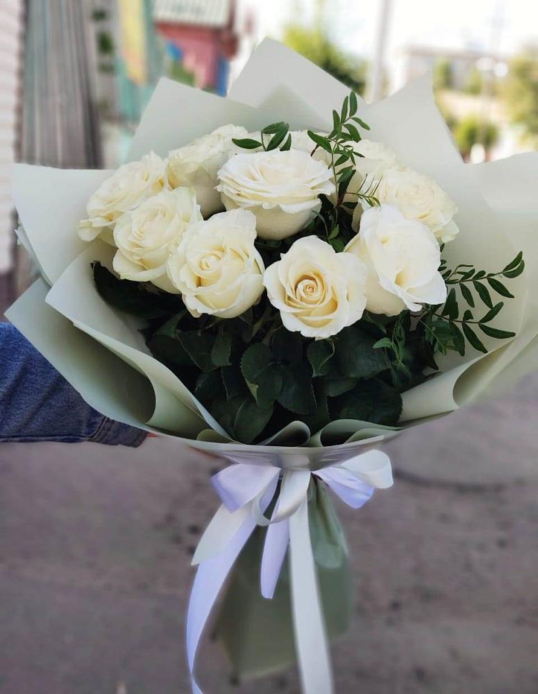 Букет Белые розы Проуд в Садовом Ставропольского края