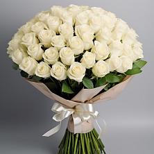Букет 101 беля роза Белоснежка в Садовом Ставропольского края