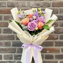 Букет цветов из:  Лизиантусы и Розы в Садовом Ставропольского края