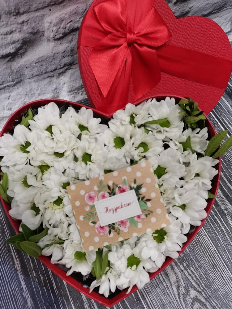 Цветочная композиция из Хризантемы в виде сердца в Садовом Ставропольского края