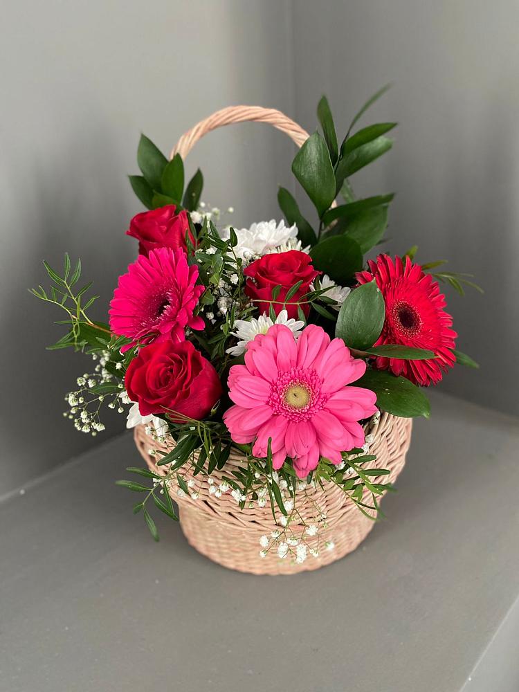 Цветочная композиция из Розы, Хризантемы и Герберы в корзине в Садовом Ставропольского края