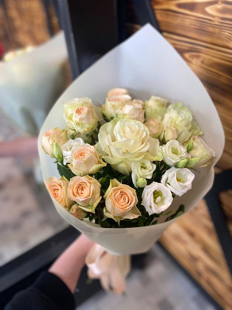 Букет цветов из: Розы и Лизиантусы в Садовом Ставропольского края